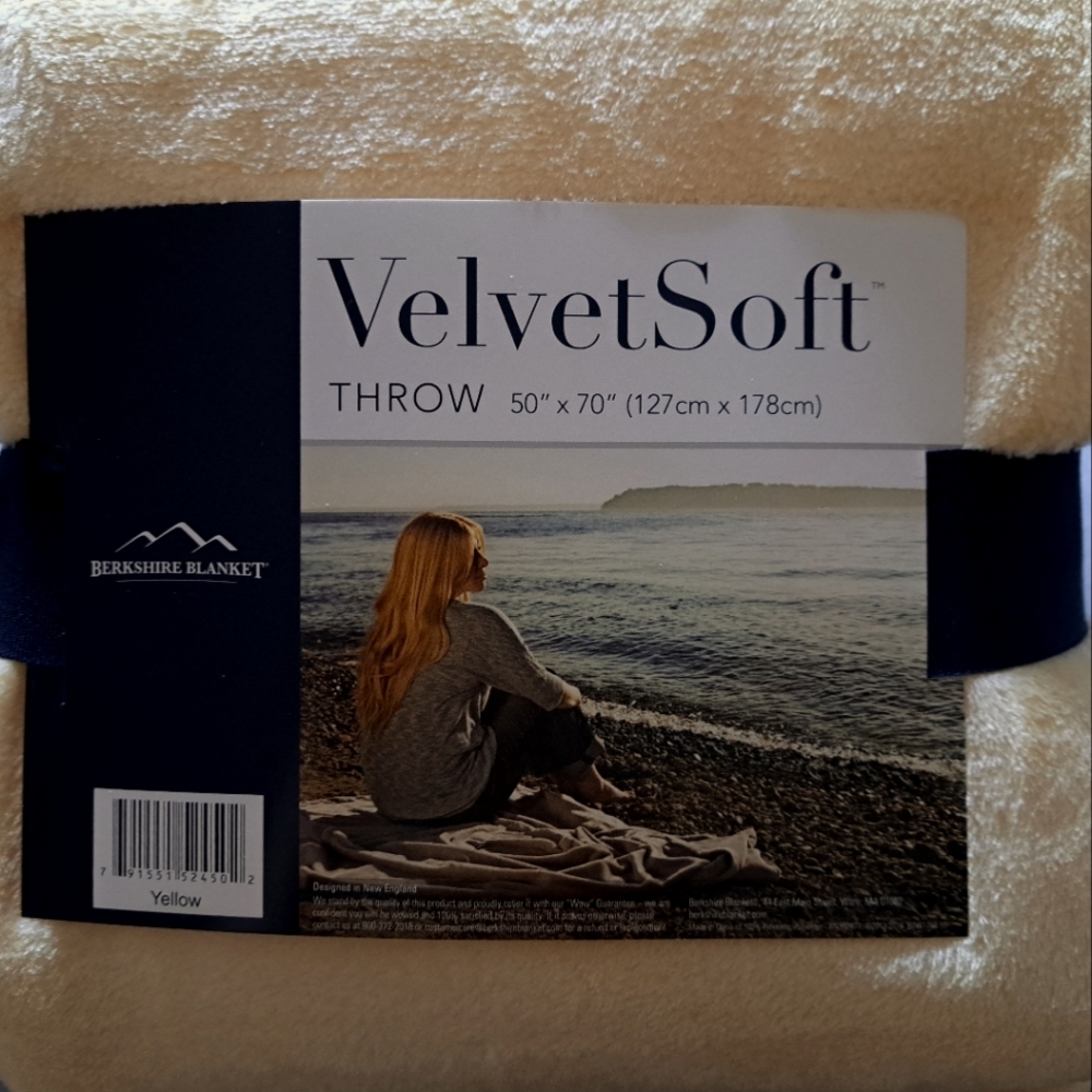 SET of 2 BERKSHIRE BLANKETS brand new THROWS